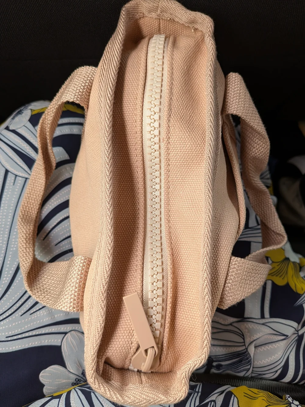 ILIA compact beige